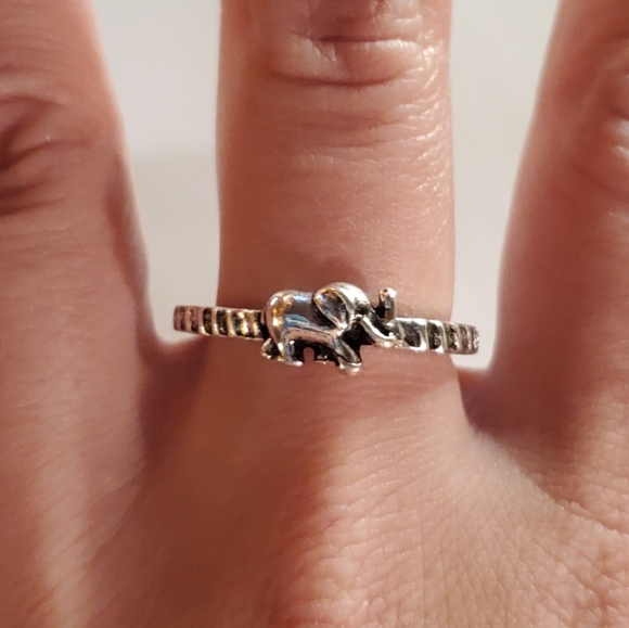 Silvertone Elephant Ring Size 8 - Picture 1 of 4